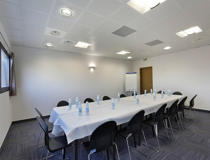 Meeting facility 3, Spacious Coastal Stay for Six With AC, Gard