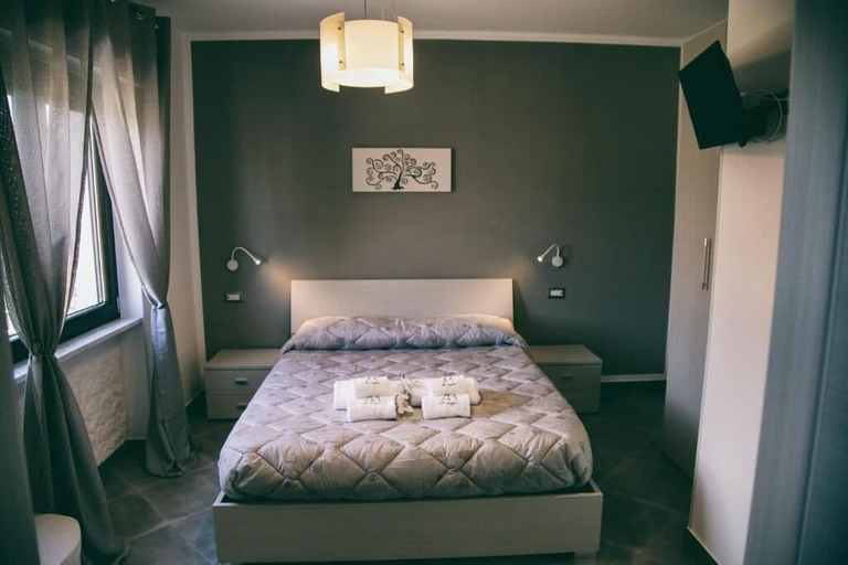 Bedroom 5, alba magica, Napoli
