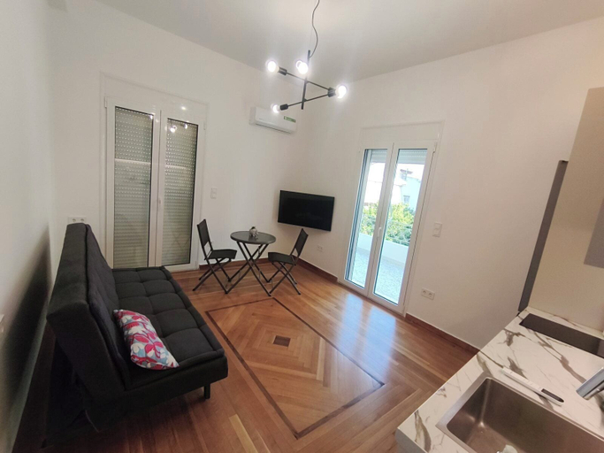 Room 4, Dafni Arkadias 6, Attica
