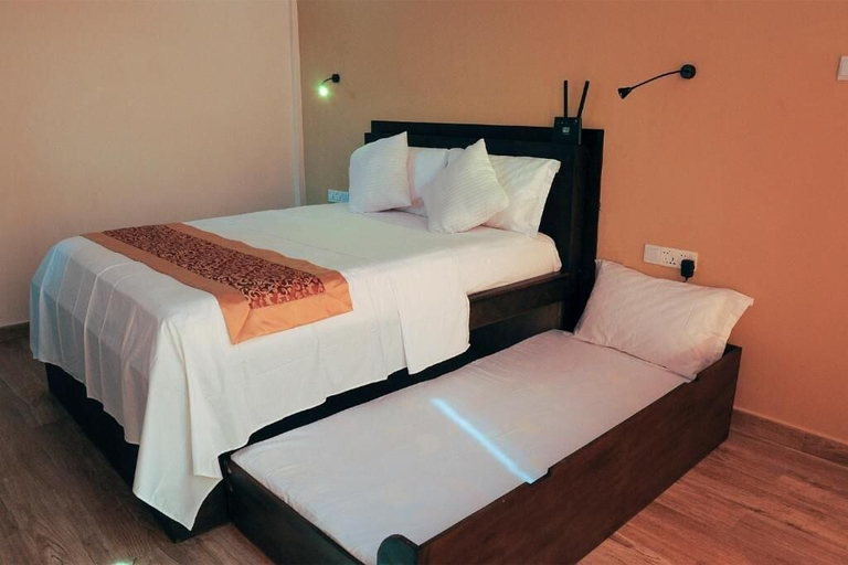 Bedroom 3, Woody Crest Hotel, Trincomalee Town and Gravets