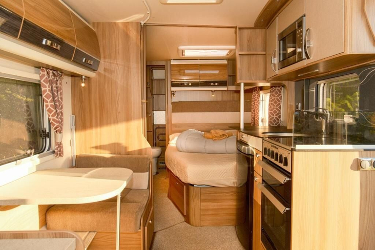 Private kitchen 4, Sundale Caravan Retreat 4 Berth - Wanaka, Queenstown-Lakes