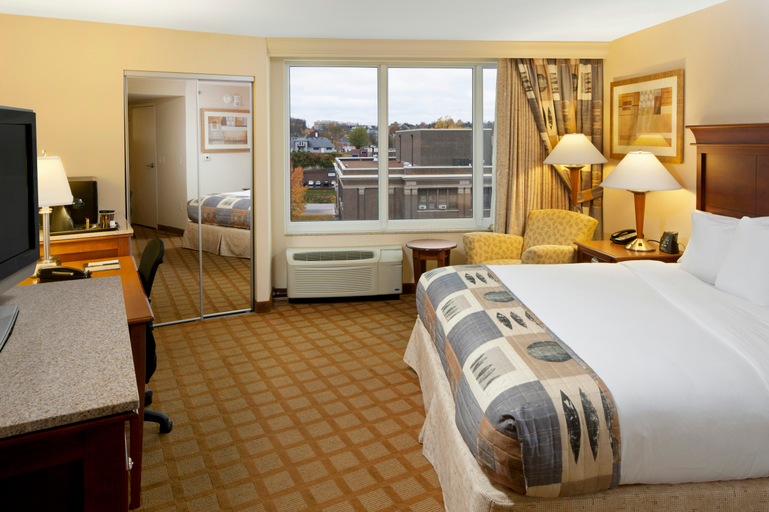 Bedroom 3, Doubletree Hotel Jefferson City, Cole