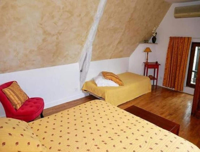 Room 4, Pleasant Holiday Home in Salviac With Swimming Pool, Lot