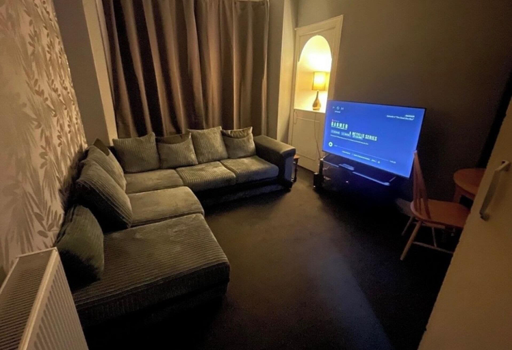 Living area 2, Glasgow City Escape - 2 Bedroom Apartment, Glasgow