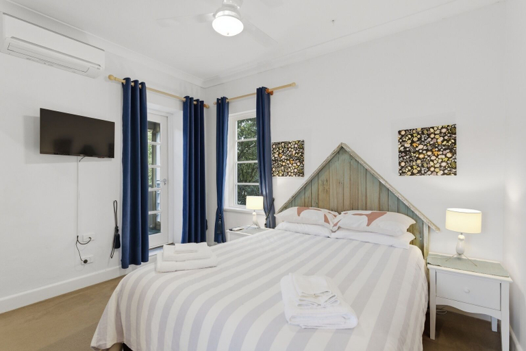 Room 2, The Castle - Villa by the Sea, Bass Coast - Phillip Is.