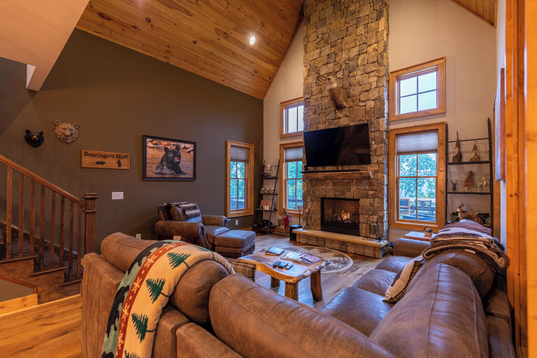 Interior 5, Bearingers Bluff at Eagles Nest, Avery