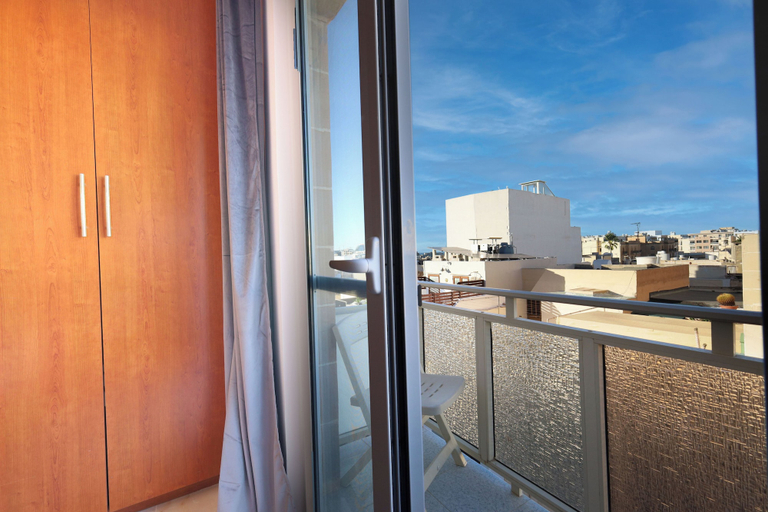 Interior, Modern Top Floor APT With Back Balcony