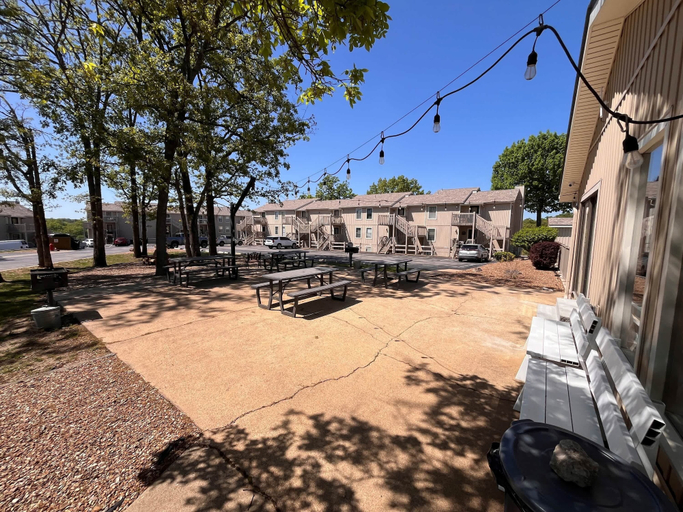 Outdoor dining 2, Serenity Pointe Boat Slip, Camden