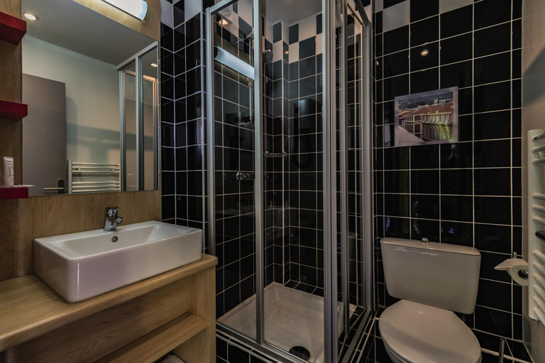 Bathroom 4, Morgat "Le Grand Hôtel de la Mer", Finistère