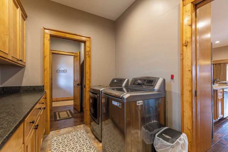 Interior 3, Elk Bluff at Eagles Nest, Avery
