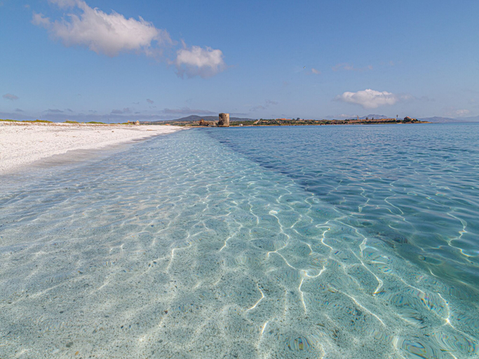 Beach 4, Spacious Accommodation With Lovely Pool, Sassari