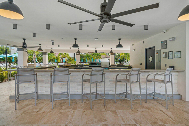 Poolside bar 4, Th20 - 3BR House With Resort Access Near Parks, Orange