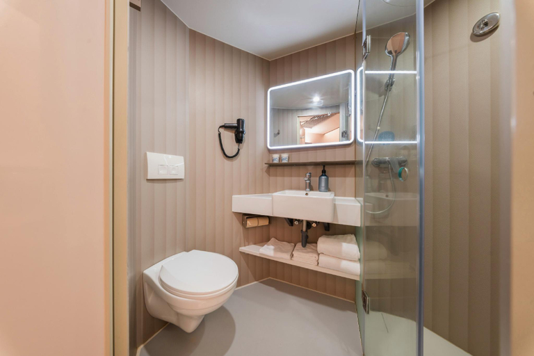 Bathroom 4, Hanting Hotel Shanghai People's Square Dagu Road, Shanghai