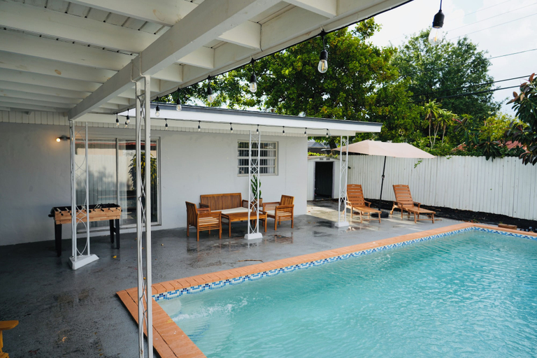 Pool 3, Hollywood 7881, Broward