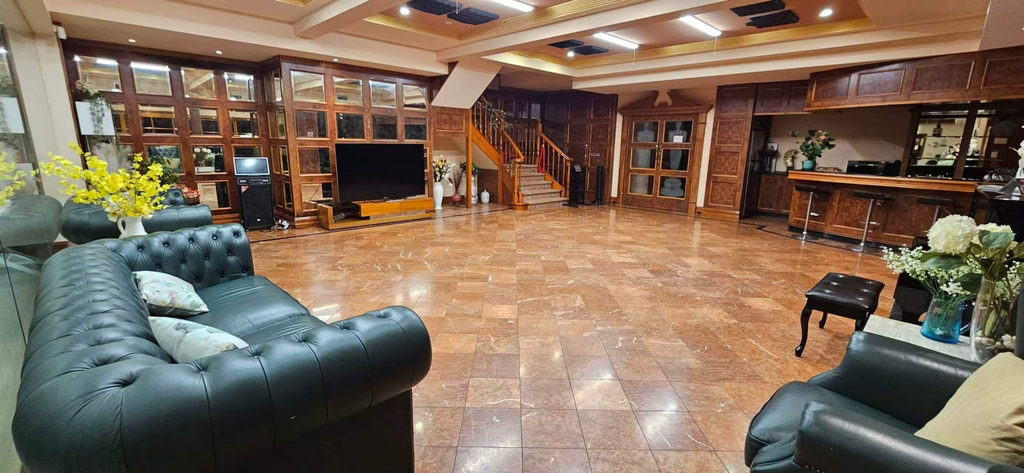 Interior, Luxurious 4-bedroom House With Private Indoor Pool in Manningham, Manningham - East