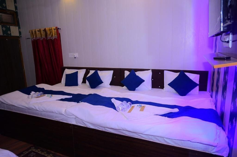 Room 4, Siya Ram Guest House, Faizabad