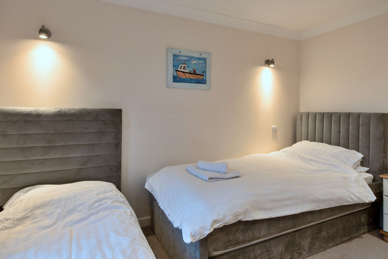 Room 2, Contemporary Cornwall Retreat for Groups, Cornwall