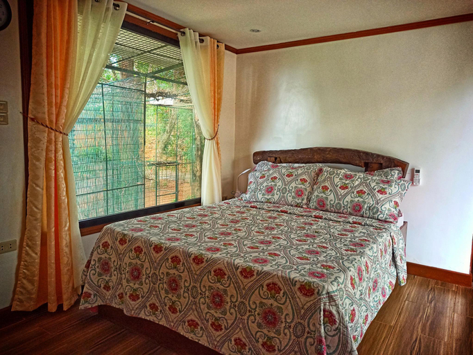 Bedroom 2, Zoobic Glampz, Morong