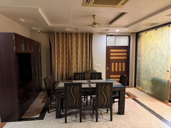 Dining 4, Rameshawram Sukoon Mansion, Varanasi