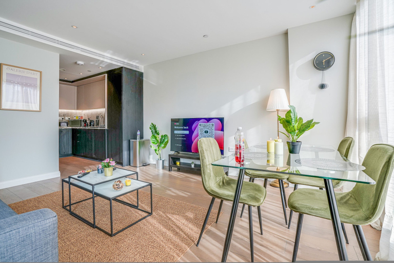 Room 3, Central London Stay in Vauxhall With Balcony, London