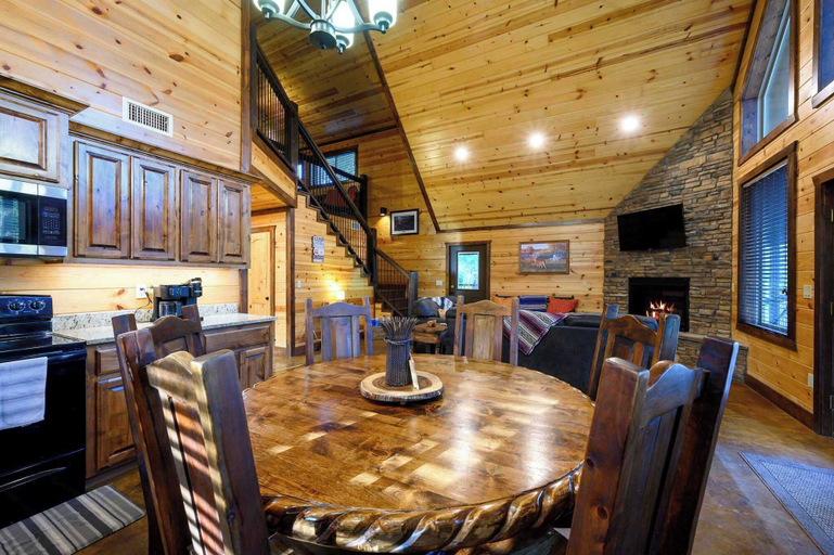 Dining, Over Yonder Inn, McCurtain