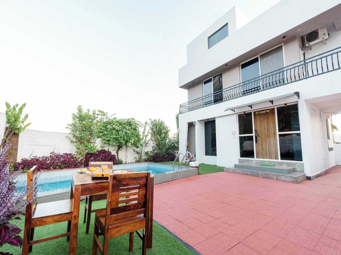Outdoor dining, Palette Ventara Bliss Bunglow Pvt Pool, Pune
