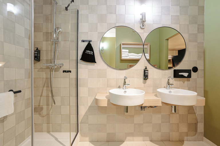 Bathroom 5, ibis Styles La Rochelle Centre Gare, Charente-Maritime