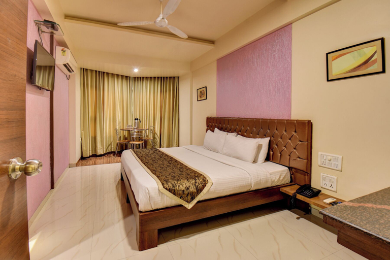 Room 5, Hotel Bhagyalaxmi, Ahmadnagar
