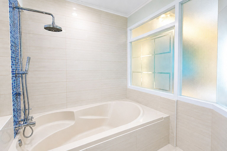Bathroom 5, Hip Bangkok, Din Dang