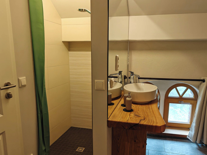 Bathroom 3, Gemutlicher Ruckzugsort mit Eigener Sauna und Whirlpool, Bautzen