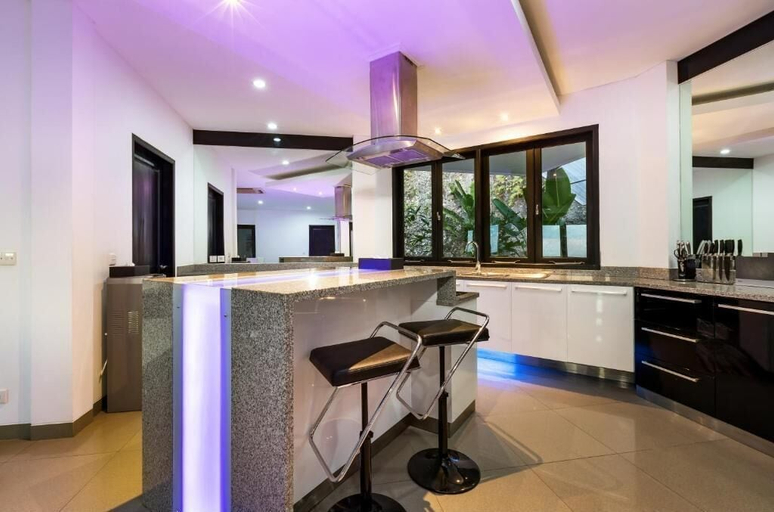 Private kitchen, Villa Ocean's Height By Fays Hospitality, Badung