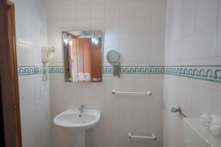Bathroom 4, Portimão Center Hotel by Umbral, Portimão