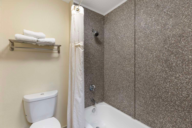 Bathroom 4, Best Western St. Louis Inn, Saint Louis