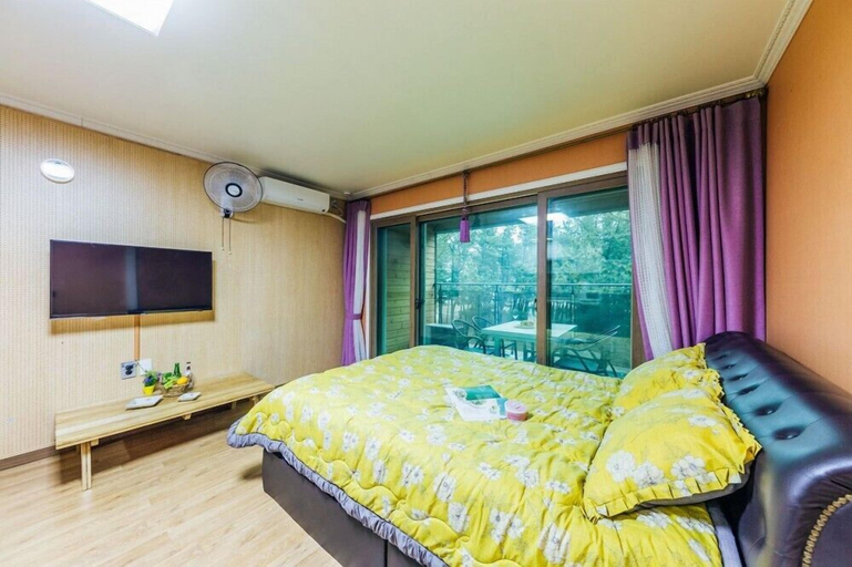 Bedroom 5, Jangsa Solbat Pension, Yeongdeok
