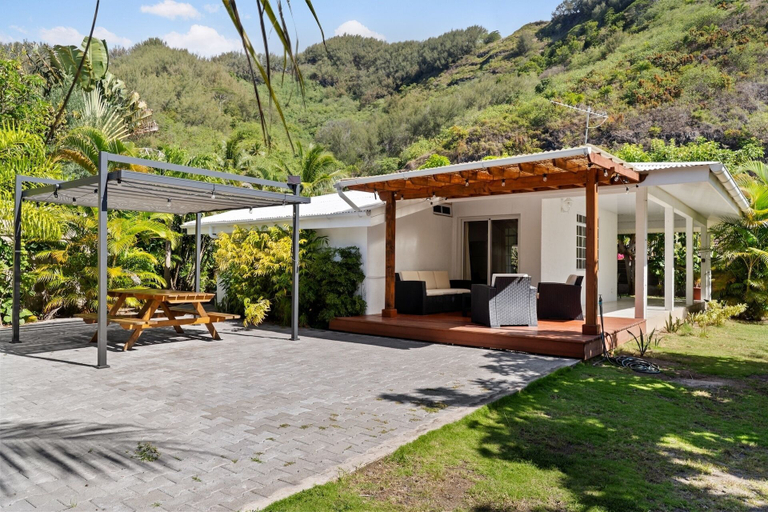 Outdoor dining 3, Fare Manava