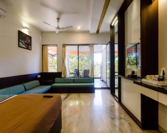 Others 3, Hotel Dreamland, Satara