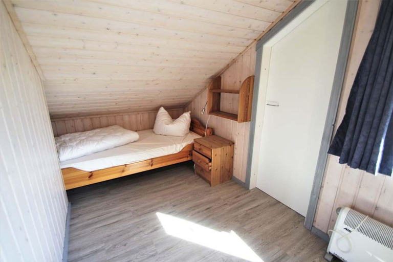 Room 2, Ferienhaus im Skandinavischen Stil mit Garten im Hafendorf Rechlin, Mecklenburgische Seenplatte