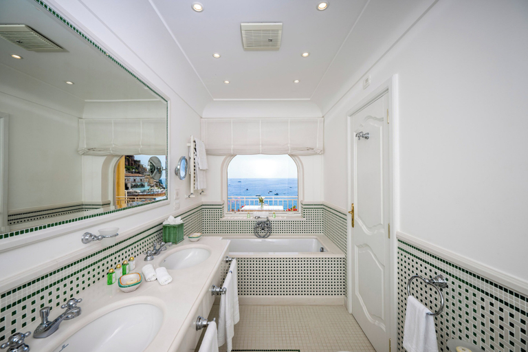 Bathroom 5, Hotel Buca di Bacco, Salerno