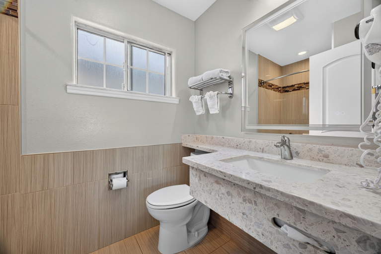 Bathroom 4, Padre Oaks, Monterey