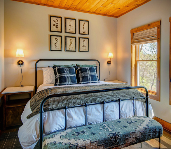 Interior 3, Owls Nest, Caldwell