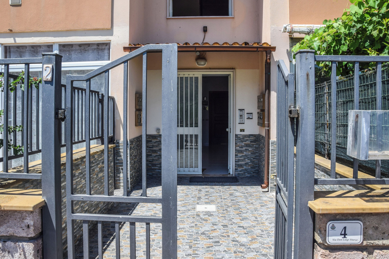 Exterior detail, Mini Casa Bosa, Oristano
