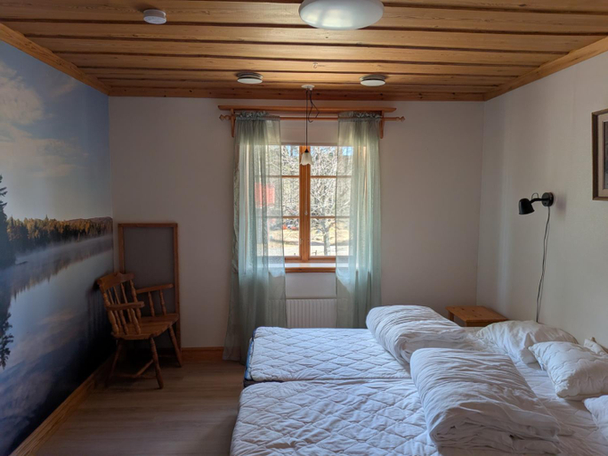 Bedroom 2, Skalsjogarden Timber Lodge, Ovanåker