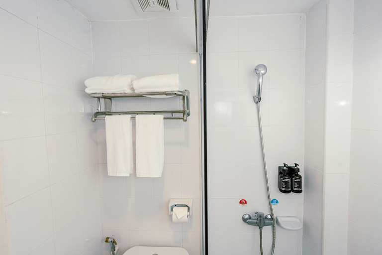 Bathroom 5, Aurea Delight Hotel, Phnom Penh