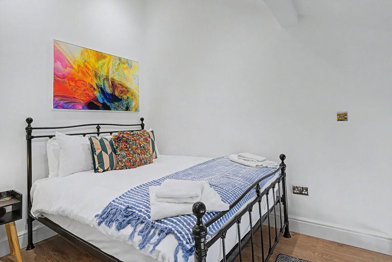 Room 2, Guestready - Duke Street, Sefton