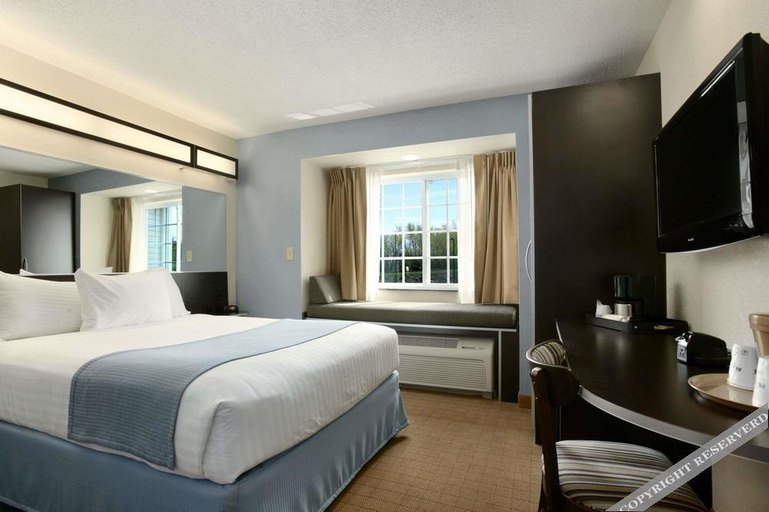 Bedroom 2, Microtel Inn & Suites by Wyndham Belle Chasse/New Orleans, Plaquemines