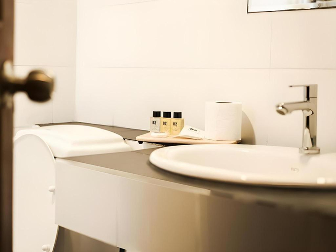 Bathroom 3, B2 Santitham Boutique & Budget Hotel, Muang Chiang Mai