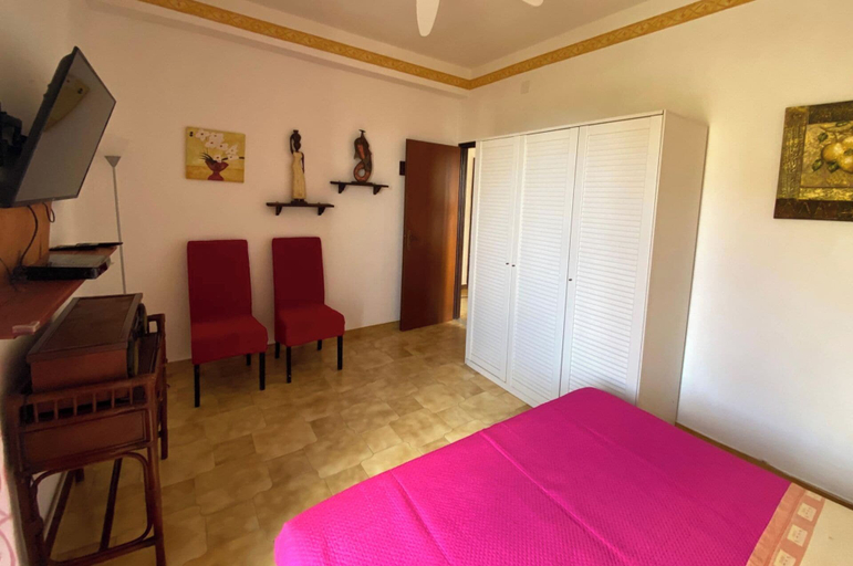 Room 2, Apartment Sleeps 3 - Private Garden - Pets Welcome, Agrigento