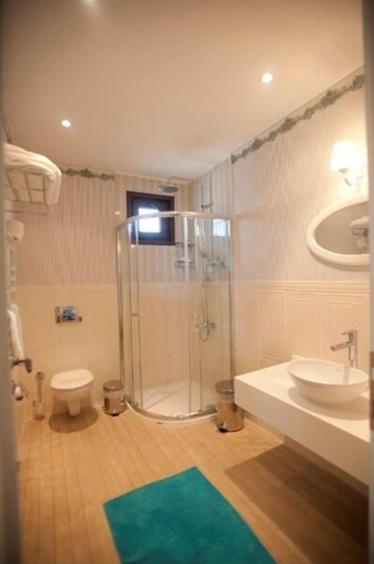 Bathroom 5, Riva's Club, Çekmekoy