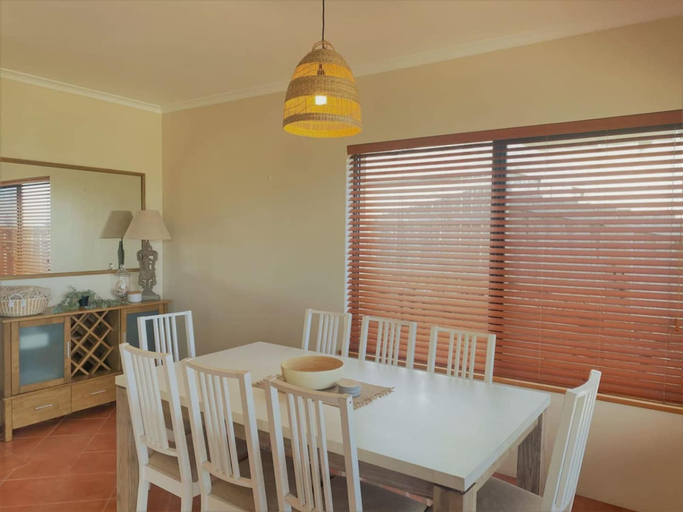 Room 2, The Oceanaire in West Beach, Esperance