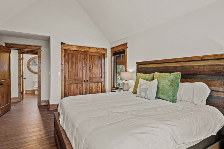 Interior 2, Cornerstone Cabin at Eagles Nest, Avery